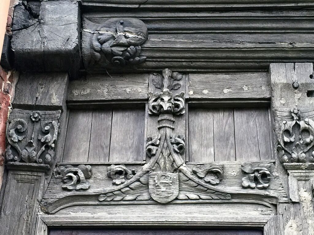 Boiseries d'époque XVIème, parquets, cheminées, décors en bois sculpté