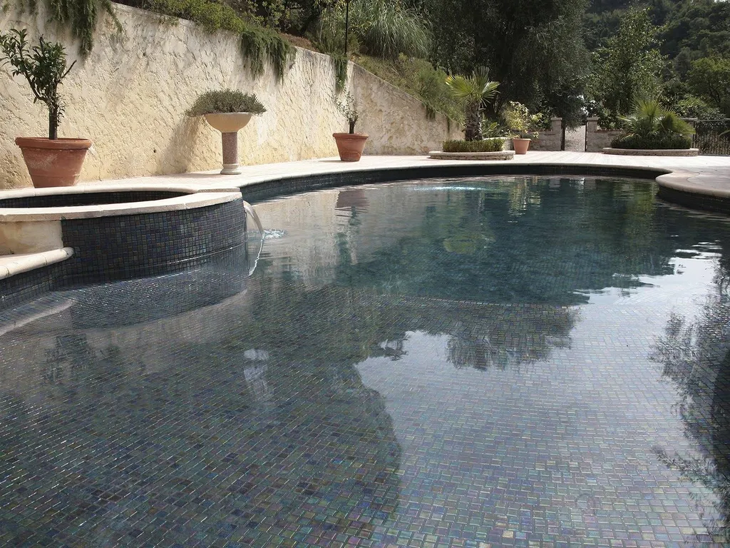 UNE PISCINE DE CARACTERE - MOSAÏQUE EBANO