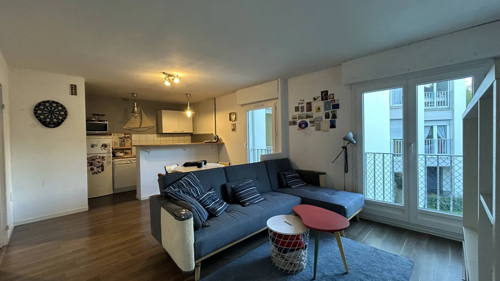 Appartement de 55.84m² Carrez situé au 1er étage d'une résidence avec cour privée et place de parking à Rouen, en Normandie