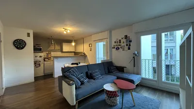Appartement de 55.84m² Carrez situé au 1er étage d'une résidence avec cour privée et place de parking à Rouen, en Normandie