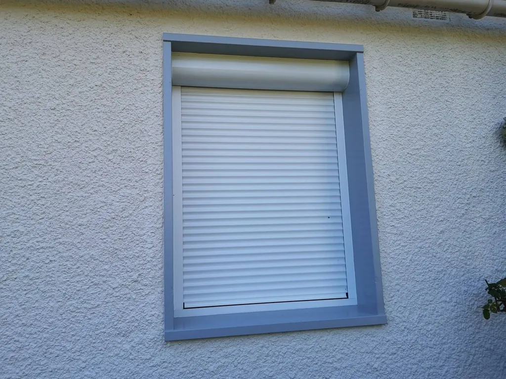 Installation de volet roulant électrique avec moustiquaire intégrée à GARGAS (84) 