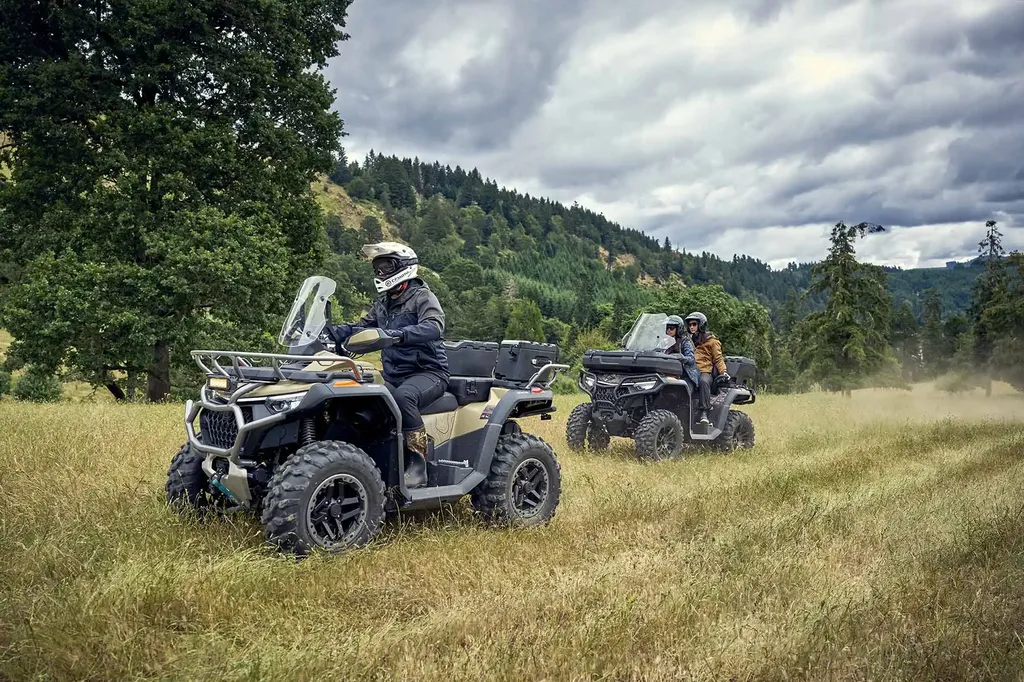 Quad agricole CFMOTO CFORCE 1000 R Overland tout équipé bicylindre 963 cc de 85 chevaux coloris gris granit pour passionnés exigeants près de Saint-Étienne dans la Loire