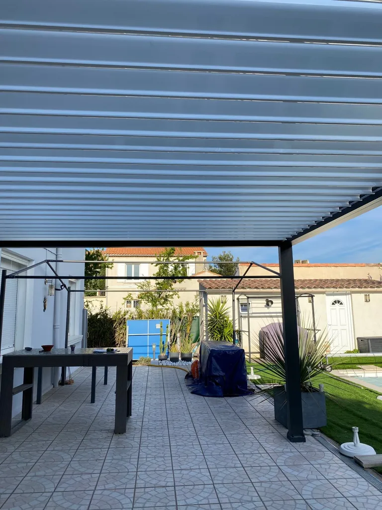 Pergola bioclimatique sur Martigues