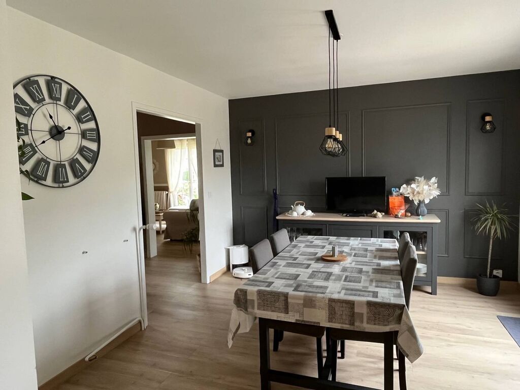 Pavillon individuel, à vendre, offrant de beaux volumes situé à Arelaune en Seine