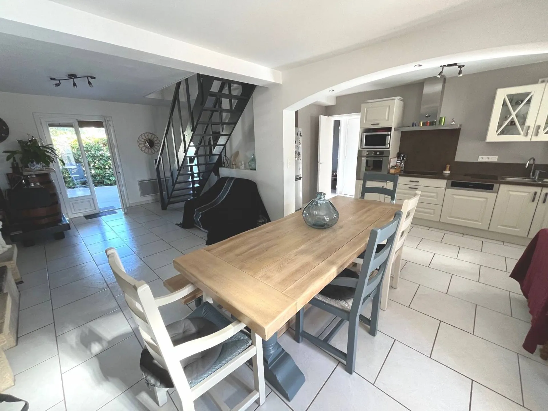 Maison à vendre Roquefort la Bedoule dans quartier calme, sans vis à vis sur 460m²  avec piscine et garage terrain plat