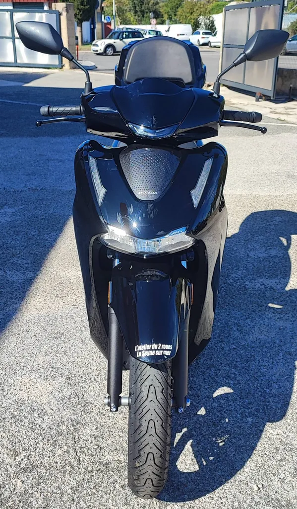 HONDA SH 350 DU 03/2025 AVEC 700 KM