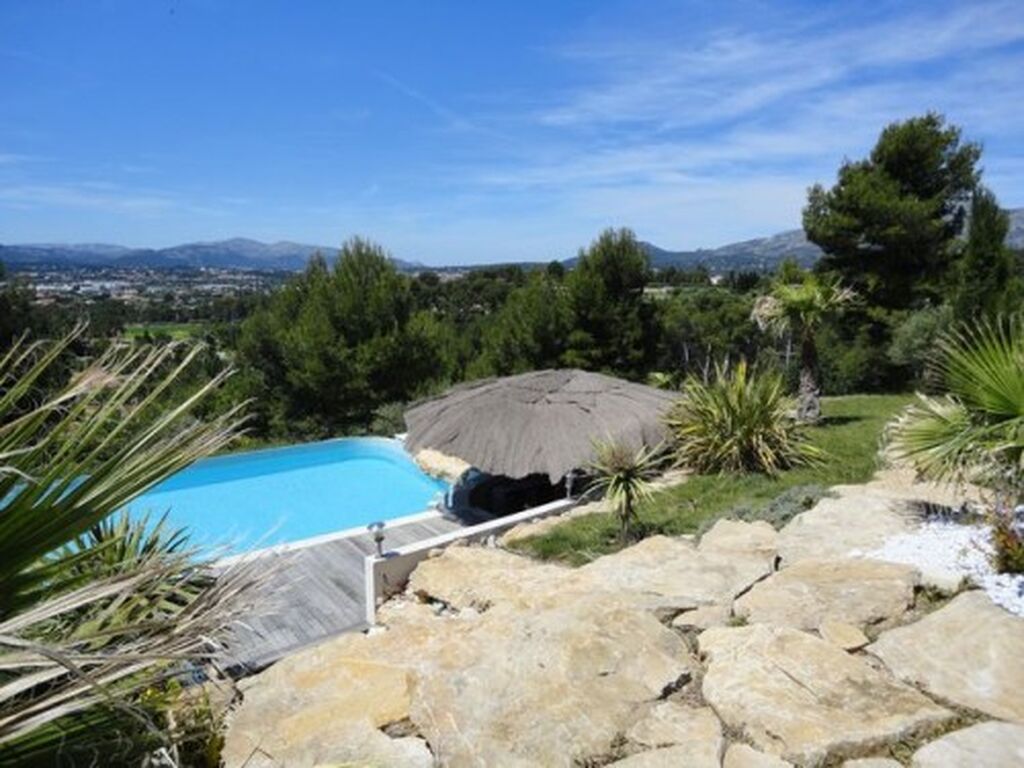 GEMENOS VENTE Maison 5 Gémenos de 225m² sur 8000m² avec piscine et T3 indépendant 