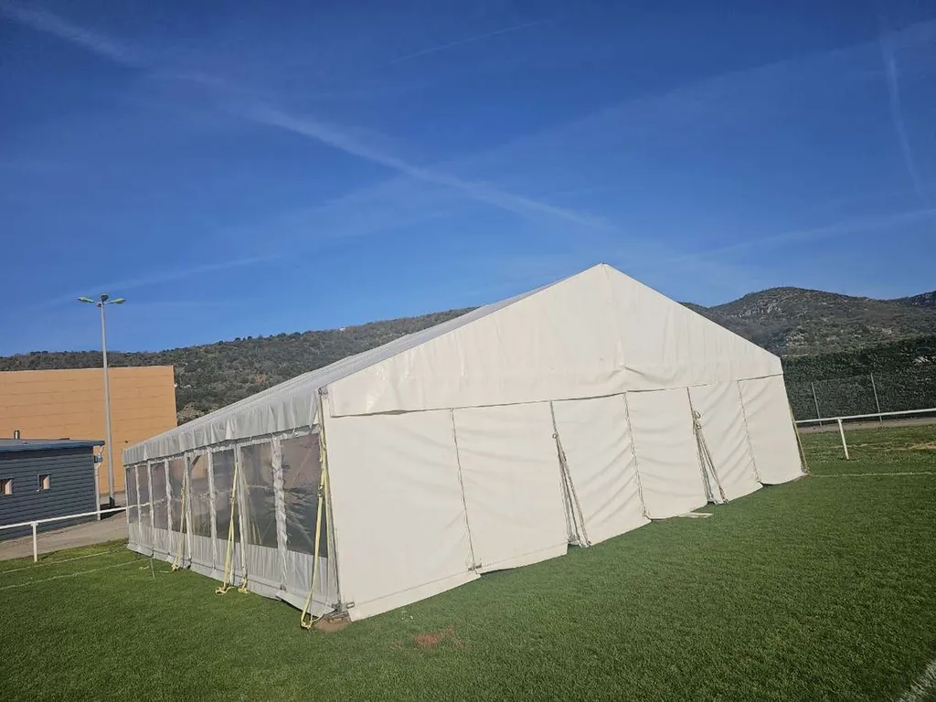 Location d'un chapiteau de 120m² pour un salon du tourisme au Pouzin près de Privas en Ardèche
