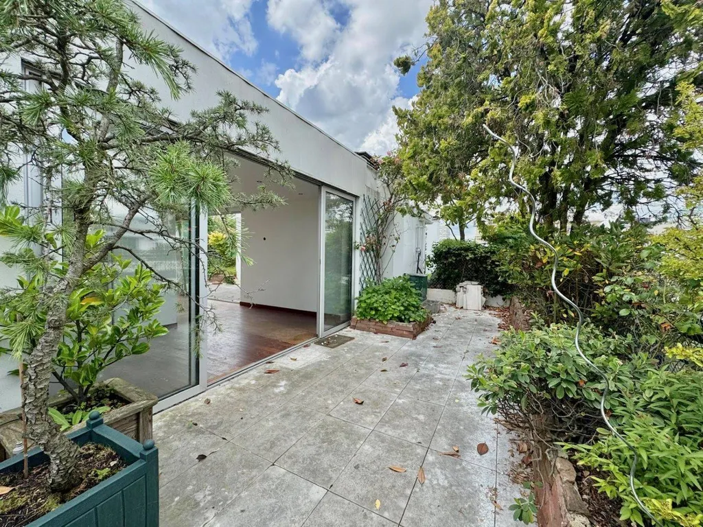 A vendre 4 pièces en dernier étage avec terrasse Neuilly sur Seine 92200