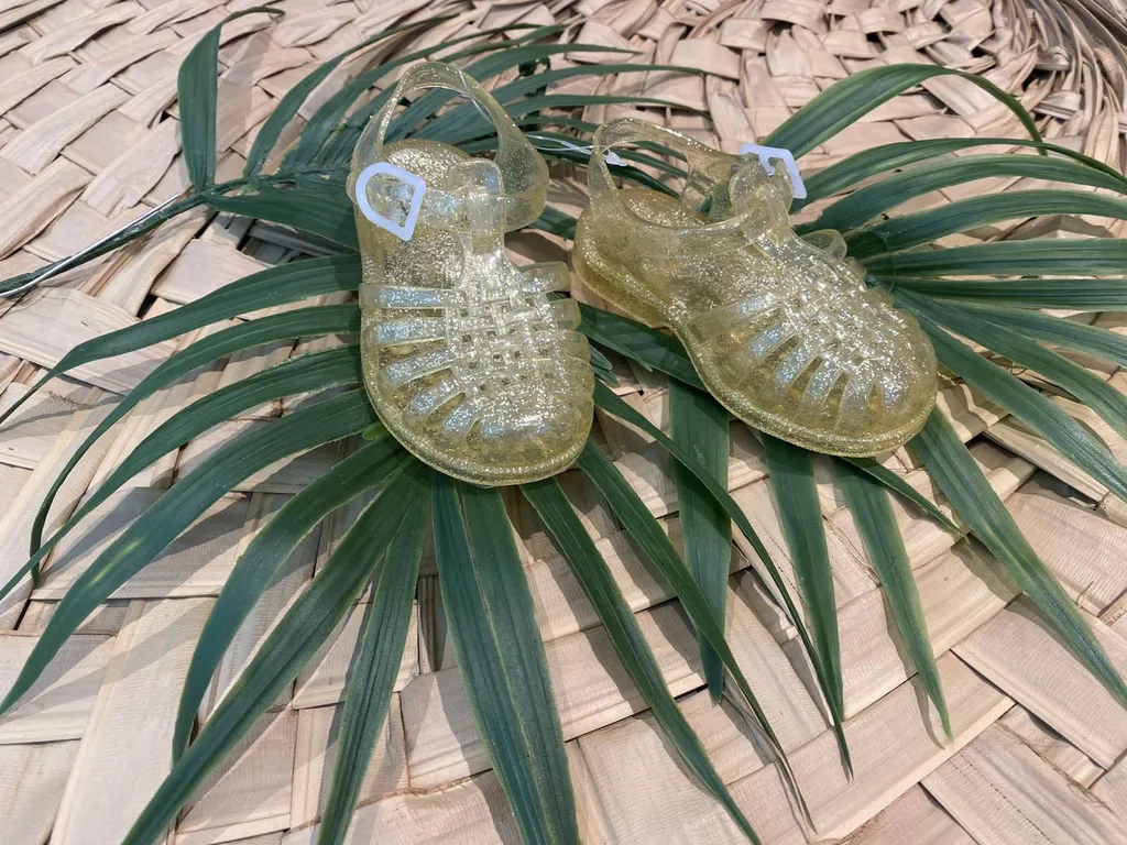 nu pied plage pour enfant près de Izon