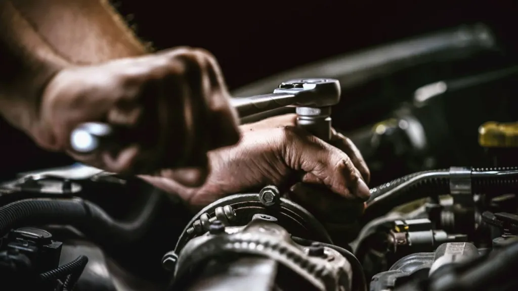 Entretien auto périodique à Lormont : Vidange, filtres, bougies...