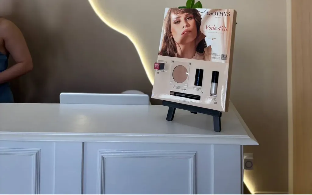 Banque d'accueil sur mesure pour un salon de beauté à Chaponost près de Lyon