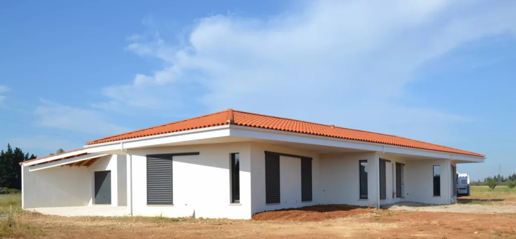 Gouttière alu moderne pour entrepôt à Bagnols-sur-Cèze installation professionnelle et nettoyage régulier Gouttière alu moderne pour entrepôt à Bagnols-sur-Cèze installation professionnelle et nettoyage régulier