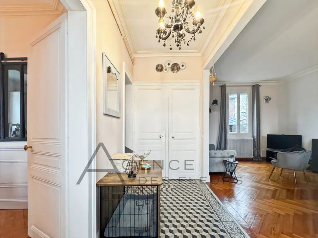A vendre, maison bourgeoise de 155 m² sur un terrain d'environ 410 m² située à Oissel