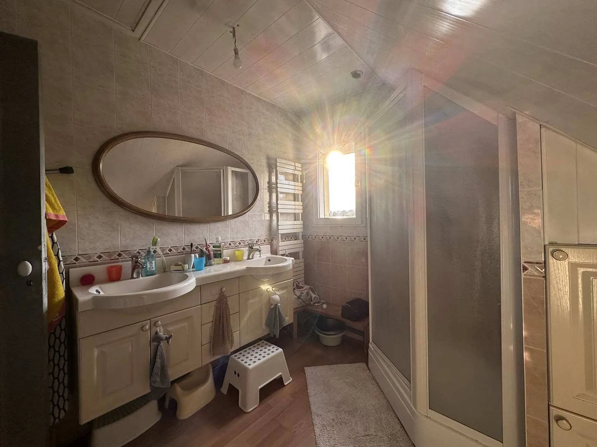 À vendre ! Explorez le jardin de 400m² de cette propriété à Bois Guillaume