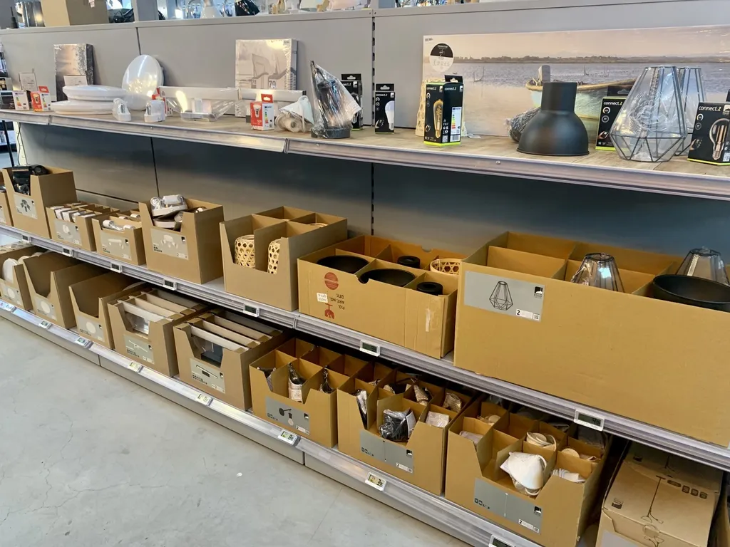 Acheter des luminaires à tout petit prix en magasin de bricolage et de décoration