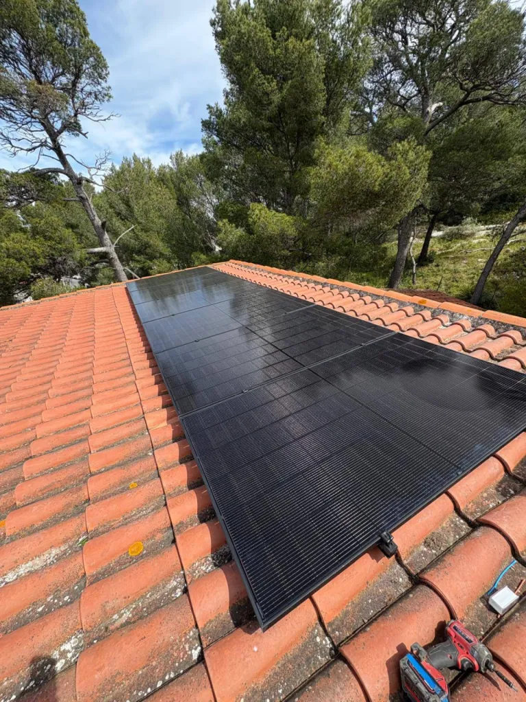 Pose de panneaux solaire Dualsun en 500W à Marseille dans le 9ème arrondissement 