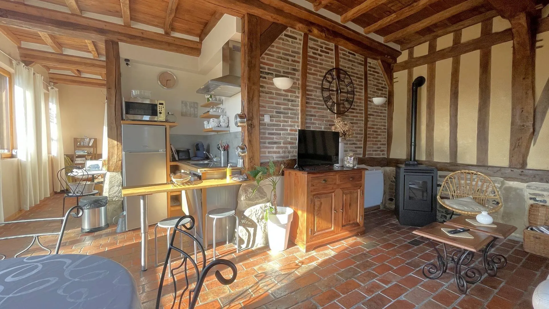 Maison avec terrain arboré à vendre à Bures-en-Bray : Un cadre paisible et verdoyant, parfait pour les amoureux de la nature.