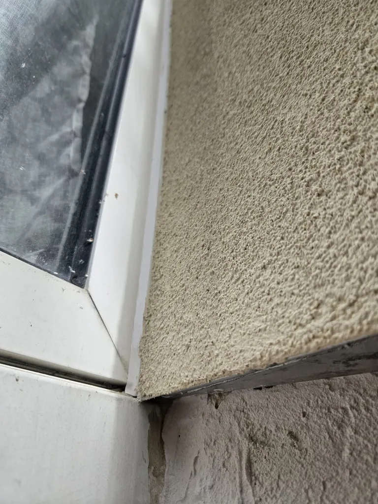 Quels sont les avantages de la finition Révélane TG de chez Parex pour l'isolation exterieur à Cavaillon dans le Vaucluse ?