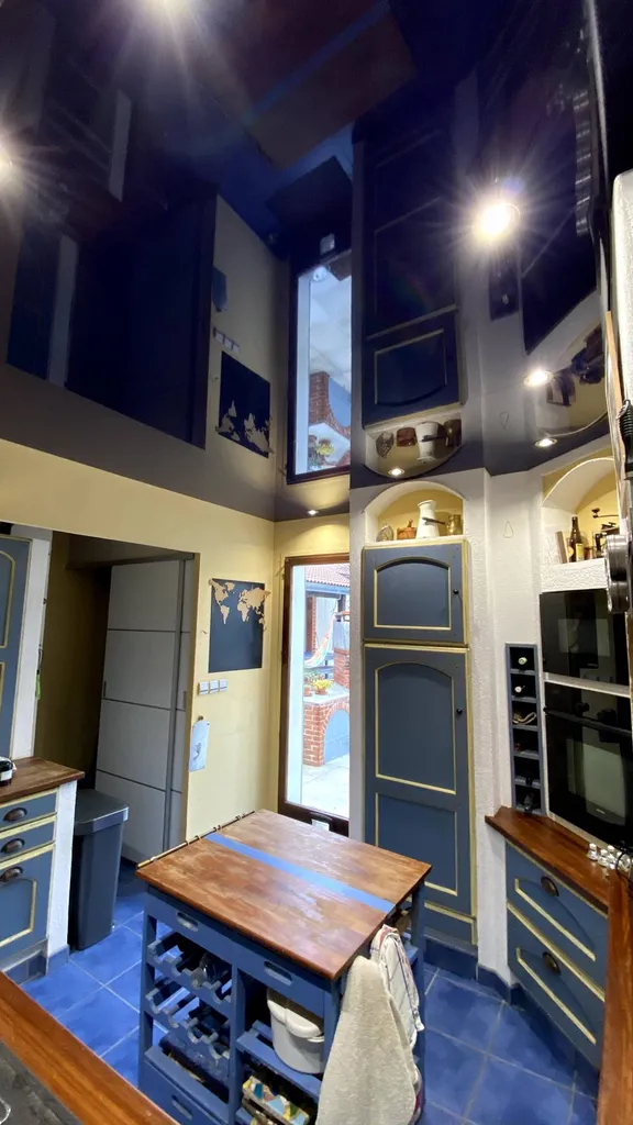 Remplacement du plafond tendu avec toile laquée bleue par Plafonds Tendus Occitans Toulouse