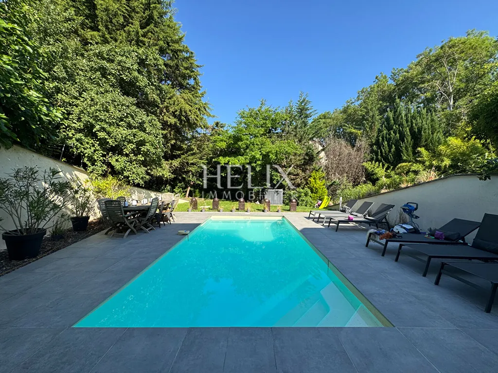 Maison avec piscine proche du centre d'entrainement du PSG