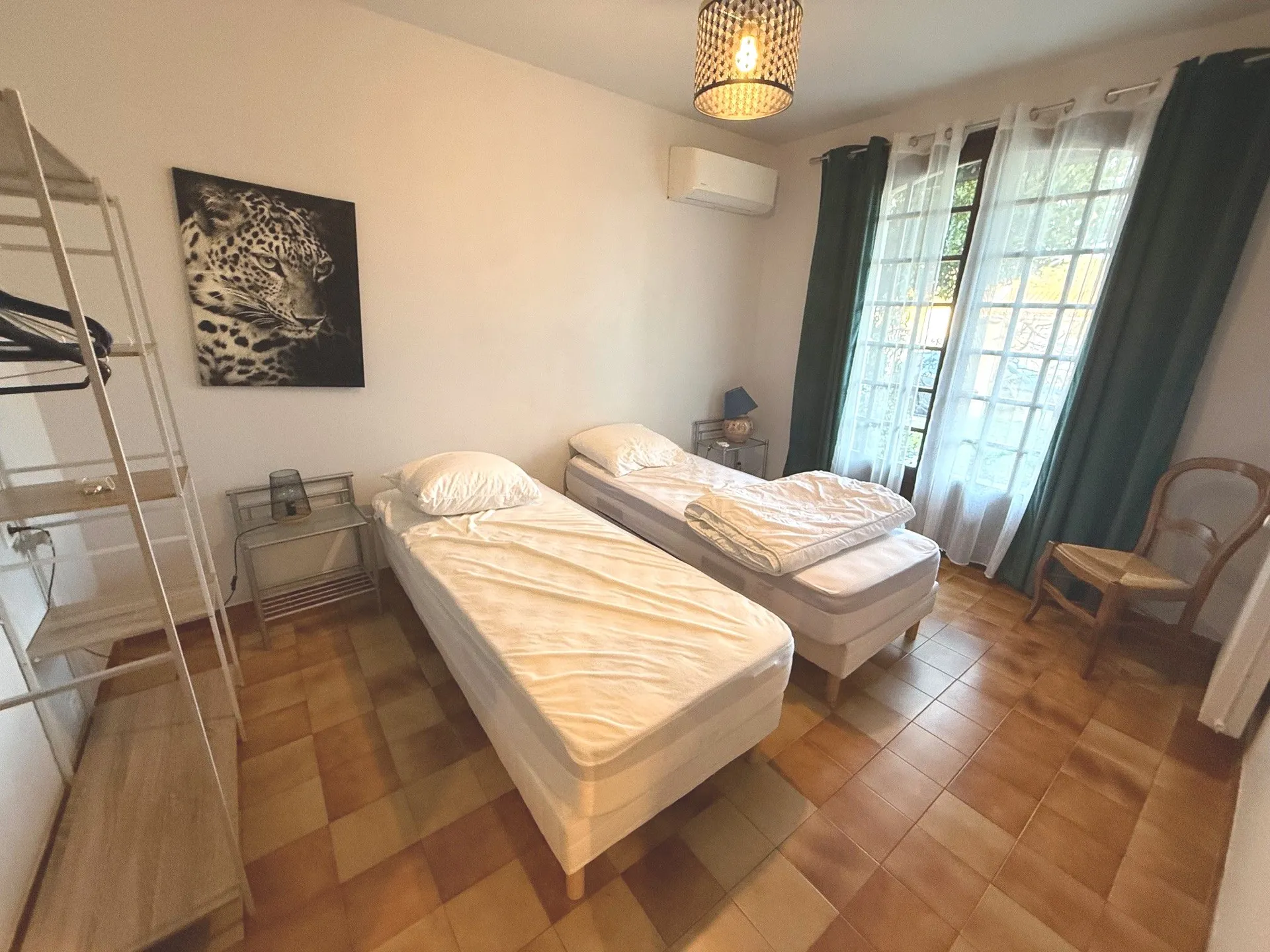 A vendre spacieuse villa avec 5 chambres et piscine, La Ciotat, quartier Nord, bénéficiant d'un accès rapide aux autoroutes