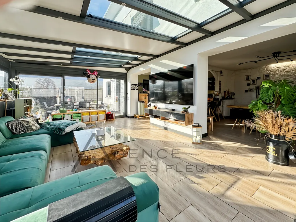 A vendre jolie maison rénovée de 121 m² sur un terrain de 365 m² située à Caudebec-les-Elbeuf 76320