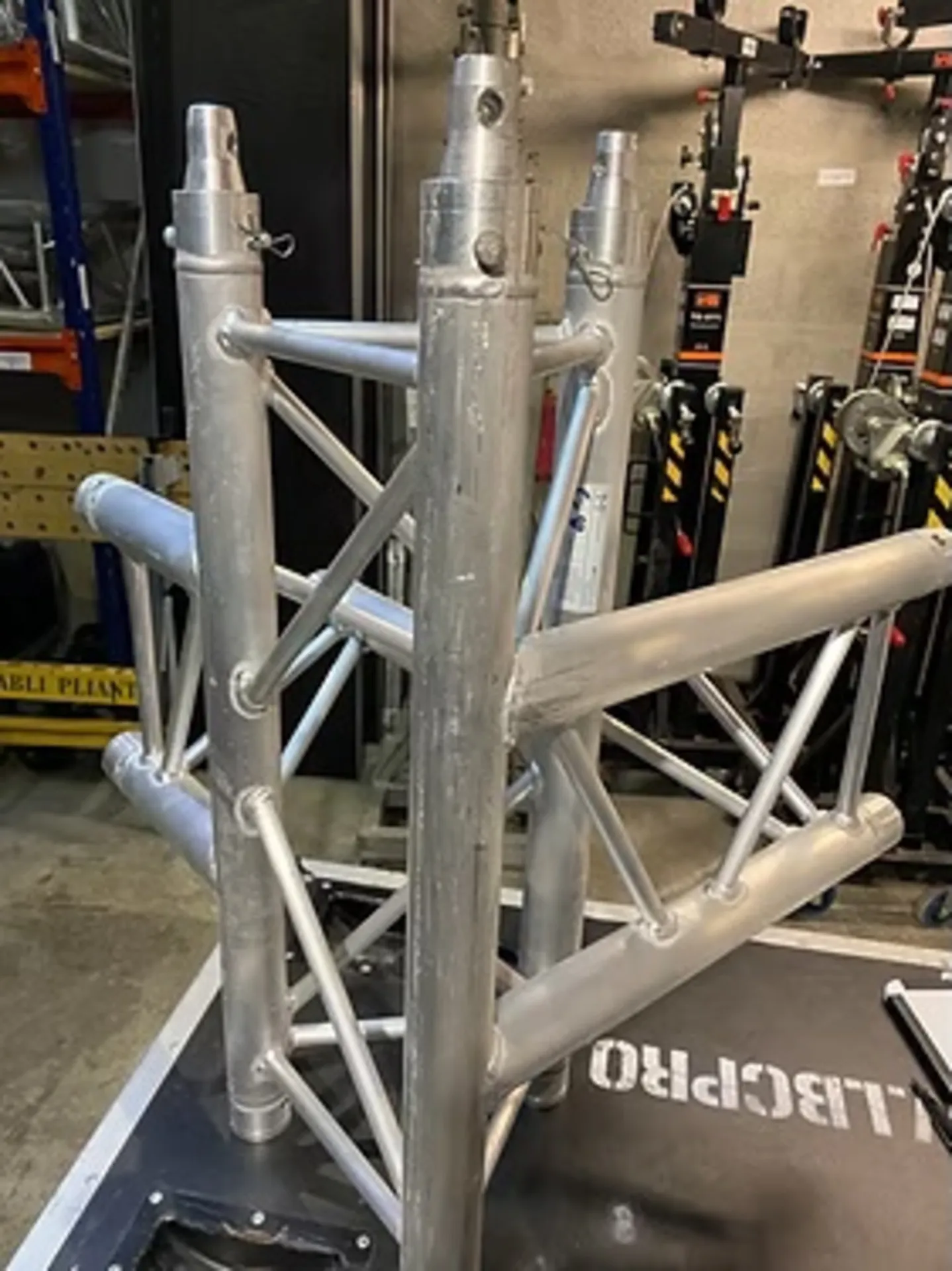 STRUCTURE TRIO 4 DEPARTS 290