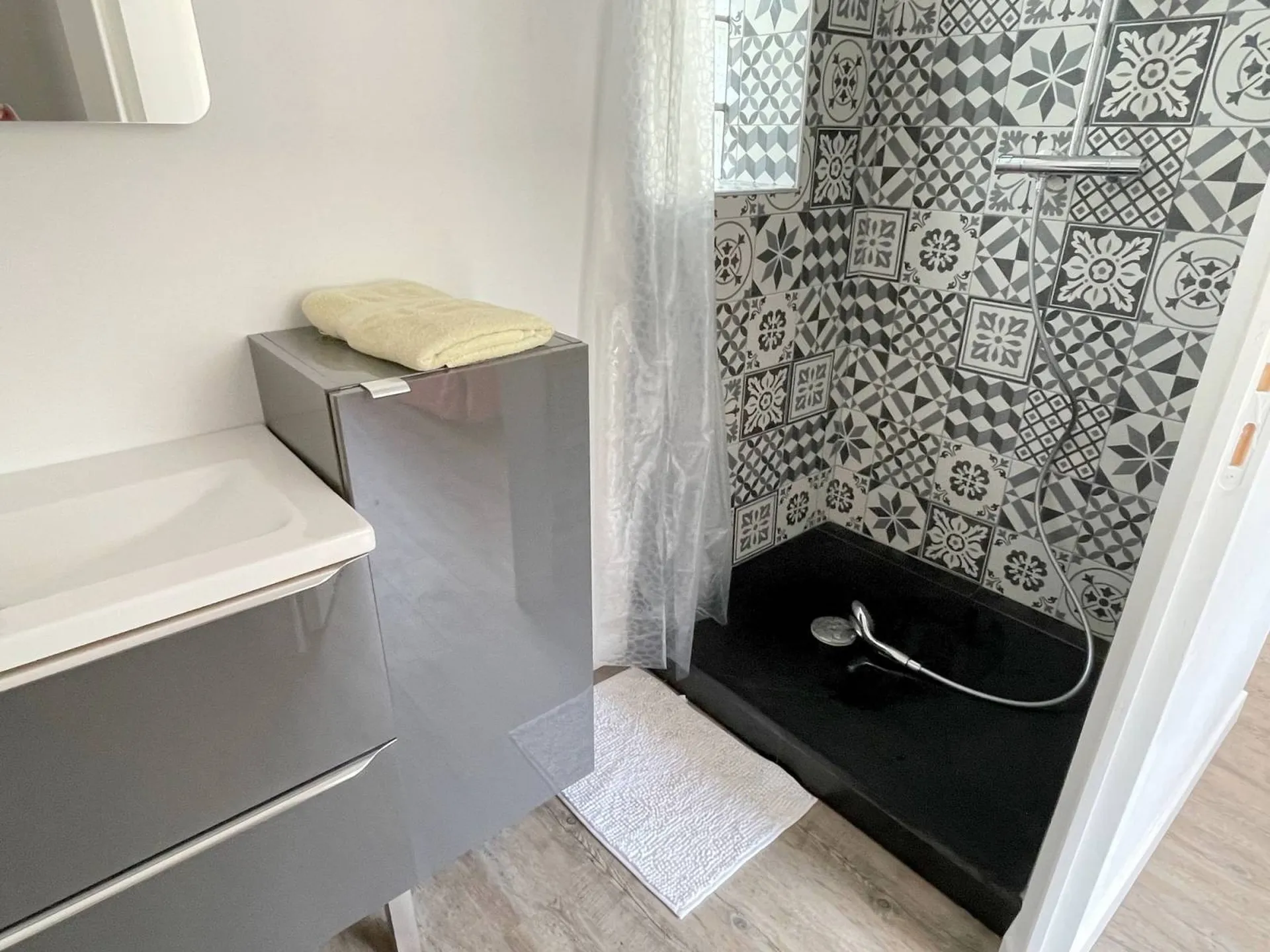 Vente Roquefort la Bédoule maison sur 2 niveaux T4 + T2 en rez de jardin Roquefort la Bédoule  deux logements