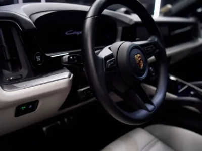 Protégez votre Porsche Cayenne Hybrid 2024 avec le Film de Protection XPEL – Gloss Obsession à Quimper (29000)