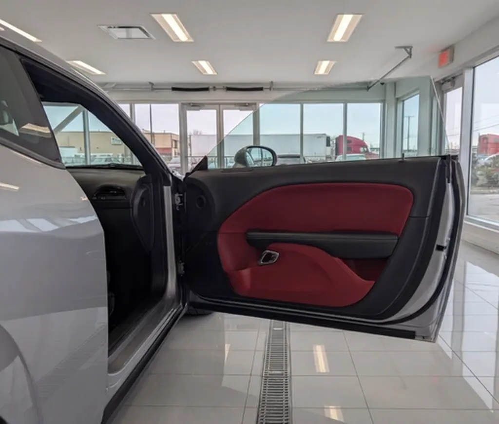 Dodge Challenger SRT Demon 170 intérieur cuir rouge – muscle car unique en Europe