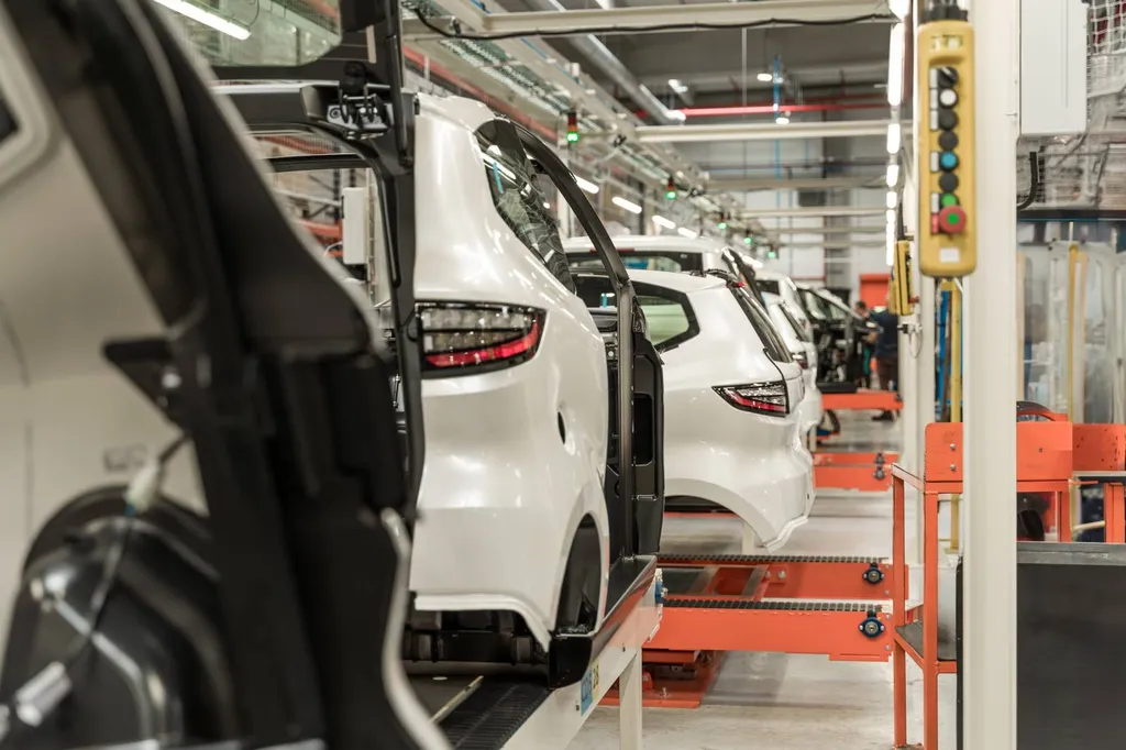 Transfert de moyens de productions et de bureaux administratifs dans le domaine de l'automobile en Isère