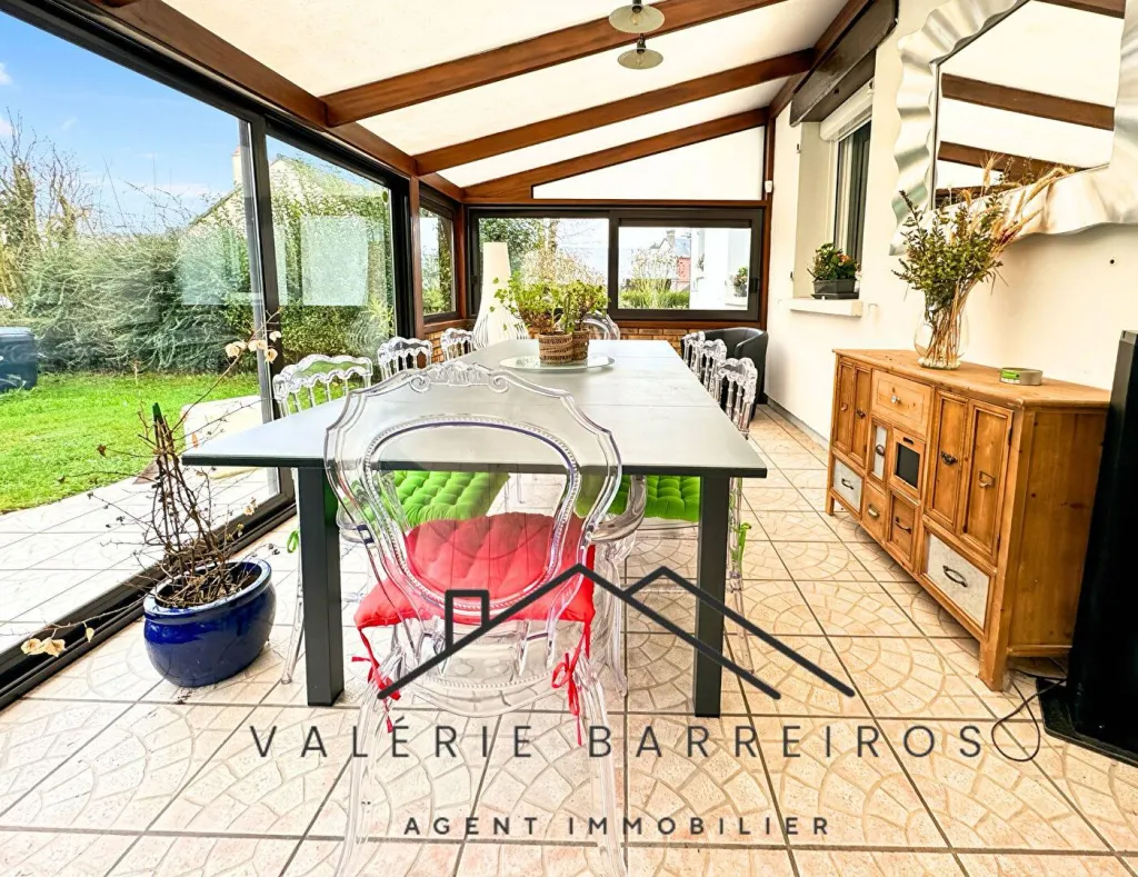 A vendre pavillon traditionnel de 194 m² habitables édifié sur 1800 m² de jardin sur la commune de LA HARENGERE 27370