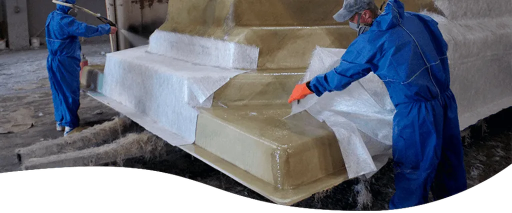 mise en place de fibre sur une piscine coque polyester alliance piscines toulon dans le Var