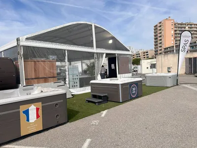 Installation de pagodes et chapiteaux à la Foire de Marseille