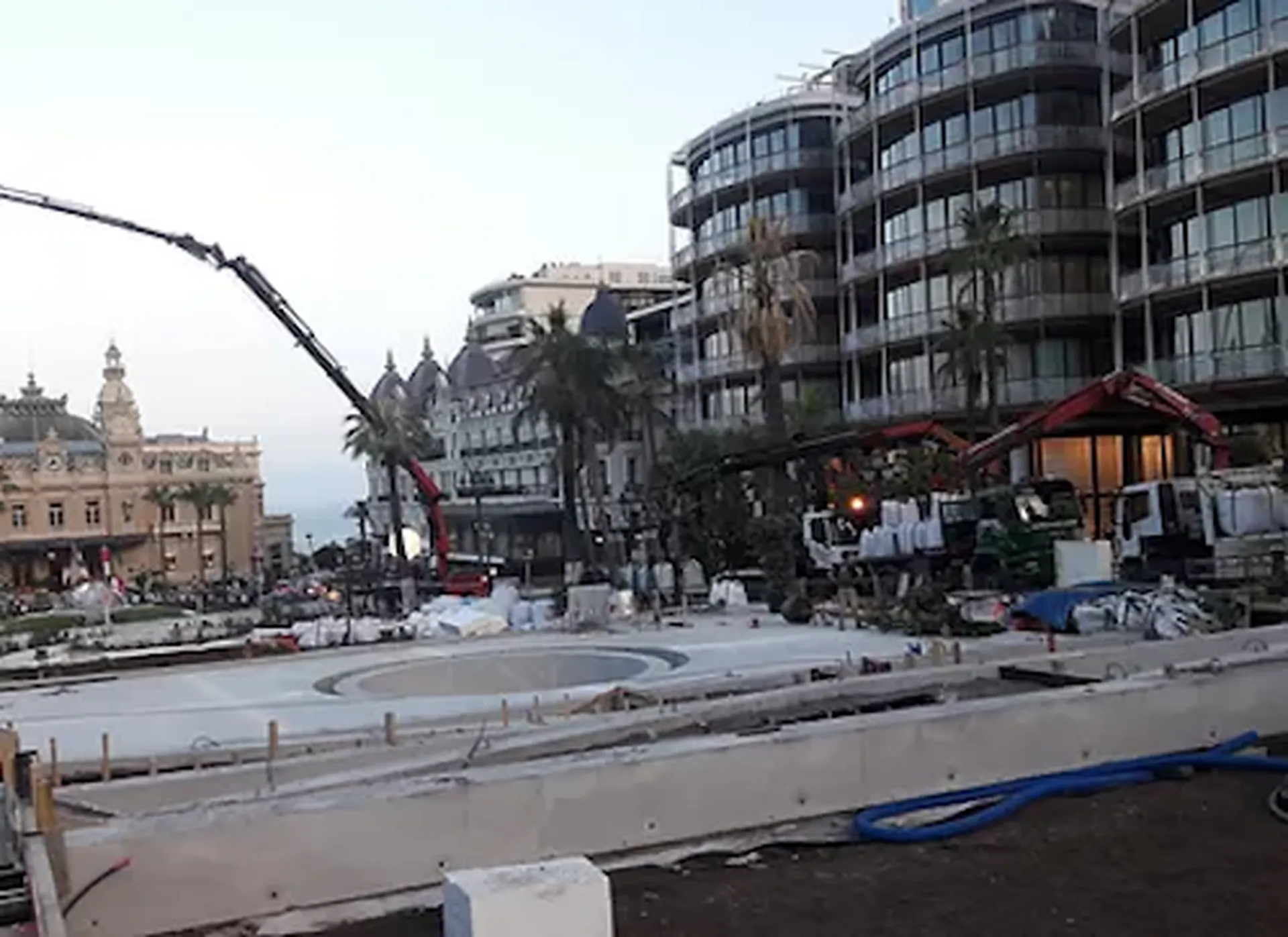 Transplantations sur le jardin des boulingrins, à Monaco