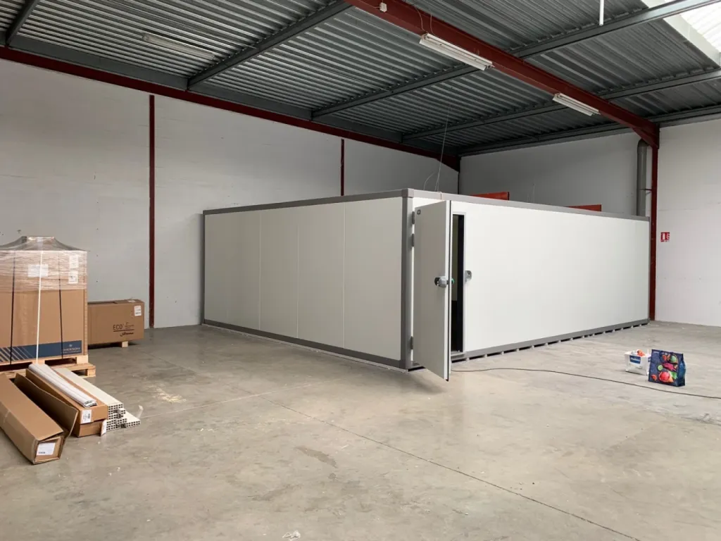 Combien coûte l'installation d'une chambre froide en panneaux isothermes à Bordeaux ? AP3M, situé à Saucats près de Bordeaux vous explique tout !