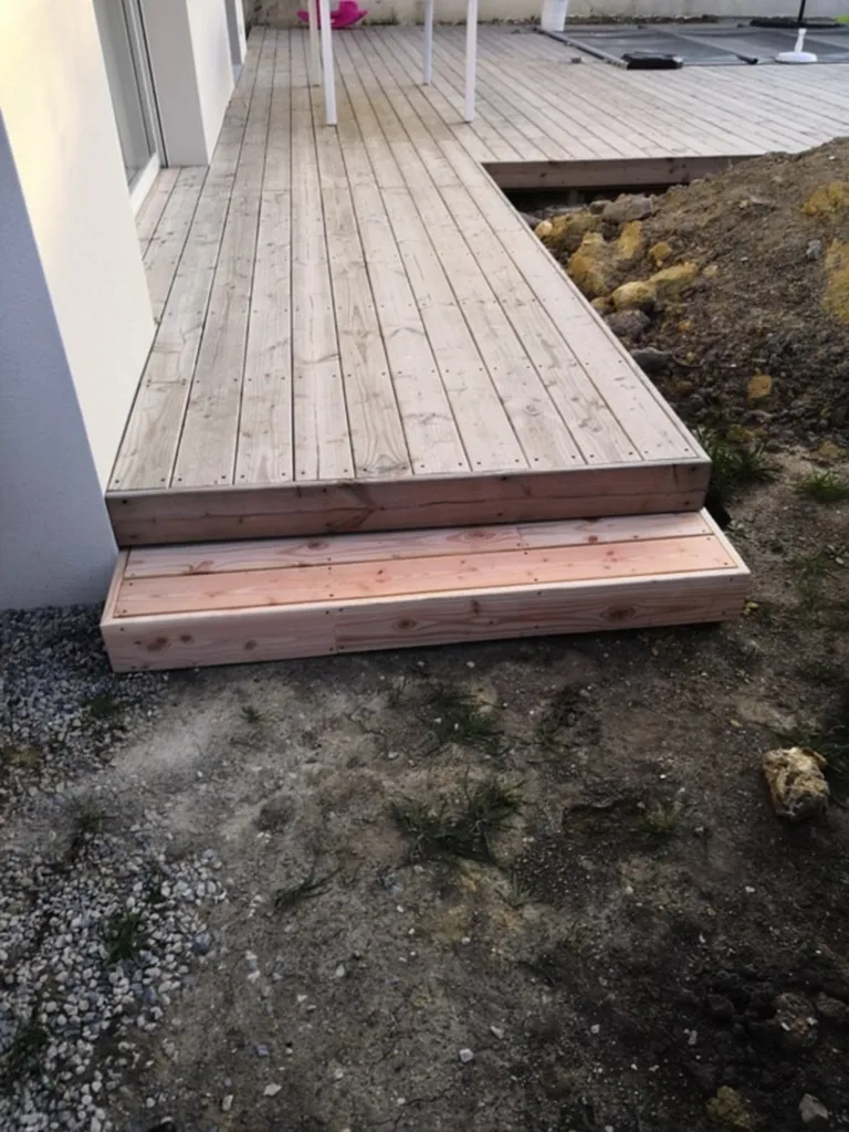 Lames de terrasse en douglas longue portée pour vos aménagements extérieurs à Lavérune Proche de Montpellier  dans l'Hérault