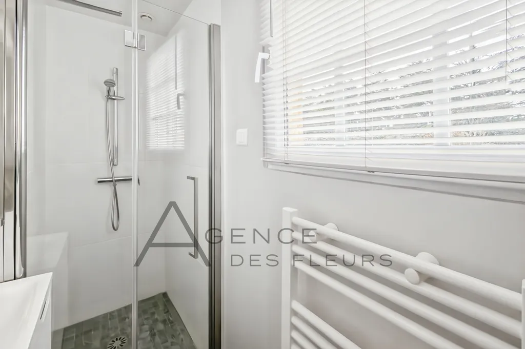 A vendre propriété de charme de 130 m2 hab + dépendances le tout édifié  sur un terrain de 2900 m² sur la commune de Freneuse 76410