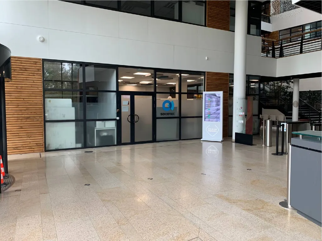 TDC - Vitrophanie occultante avec adhesif découpé logo pour l'agence Socotec de Maison-Alfort près de Paris