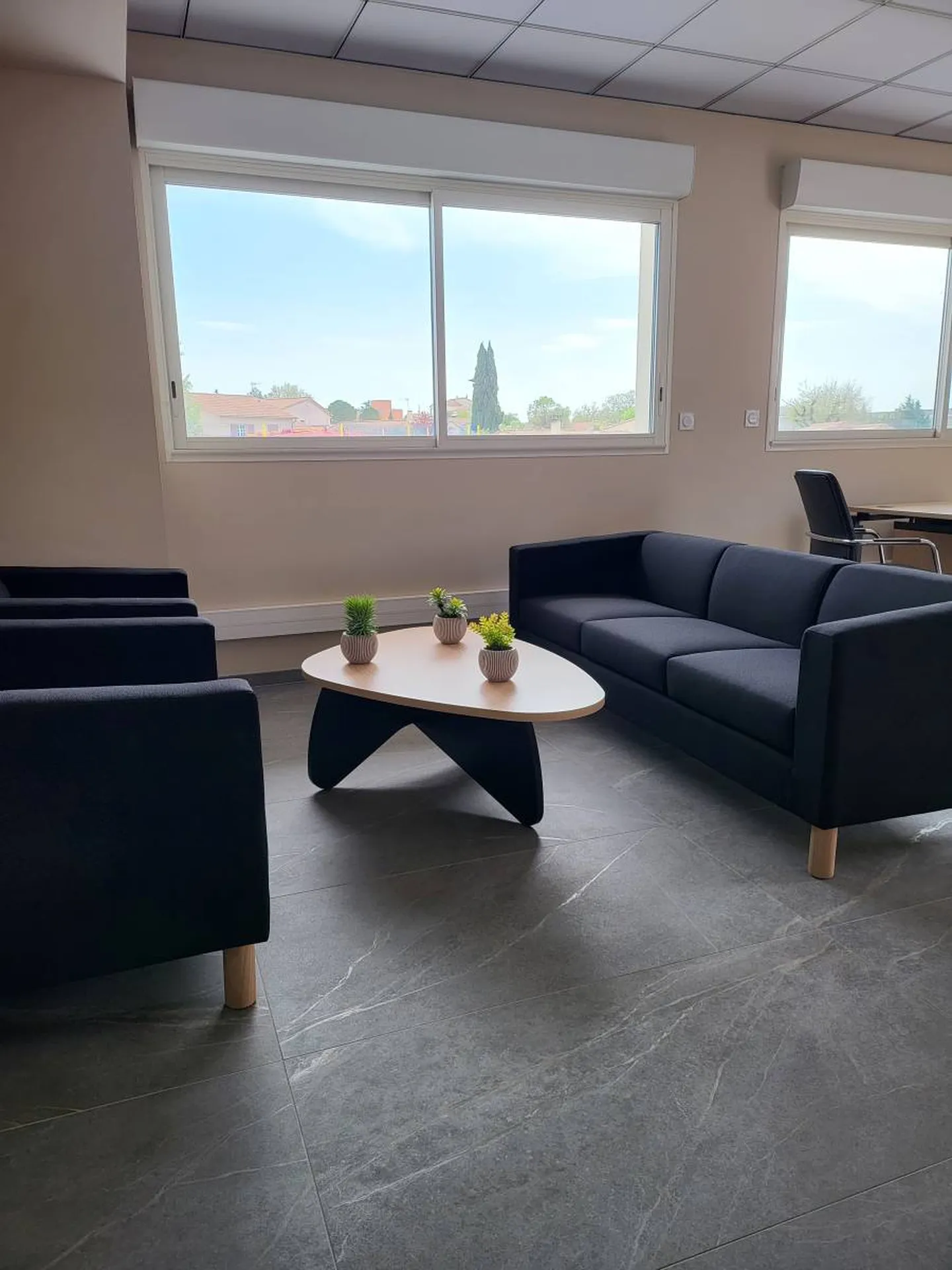 Attente direction avec canapés Sokoa à Alès Gard