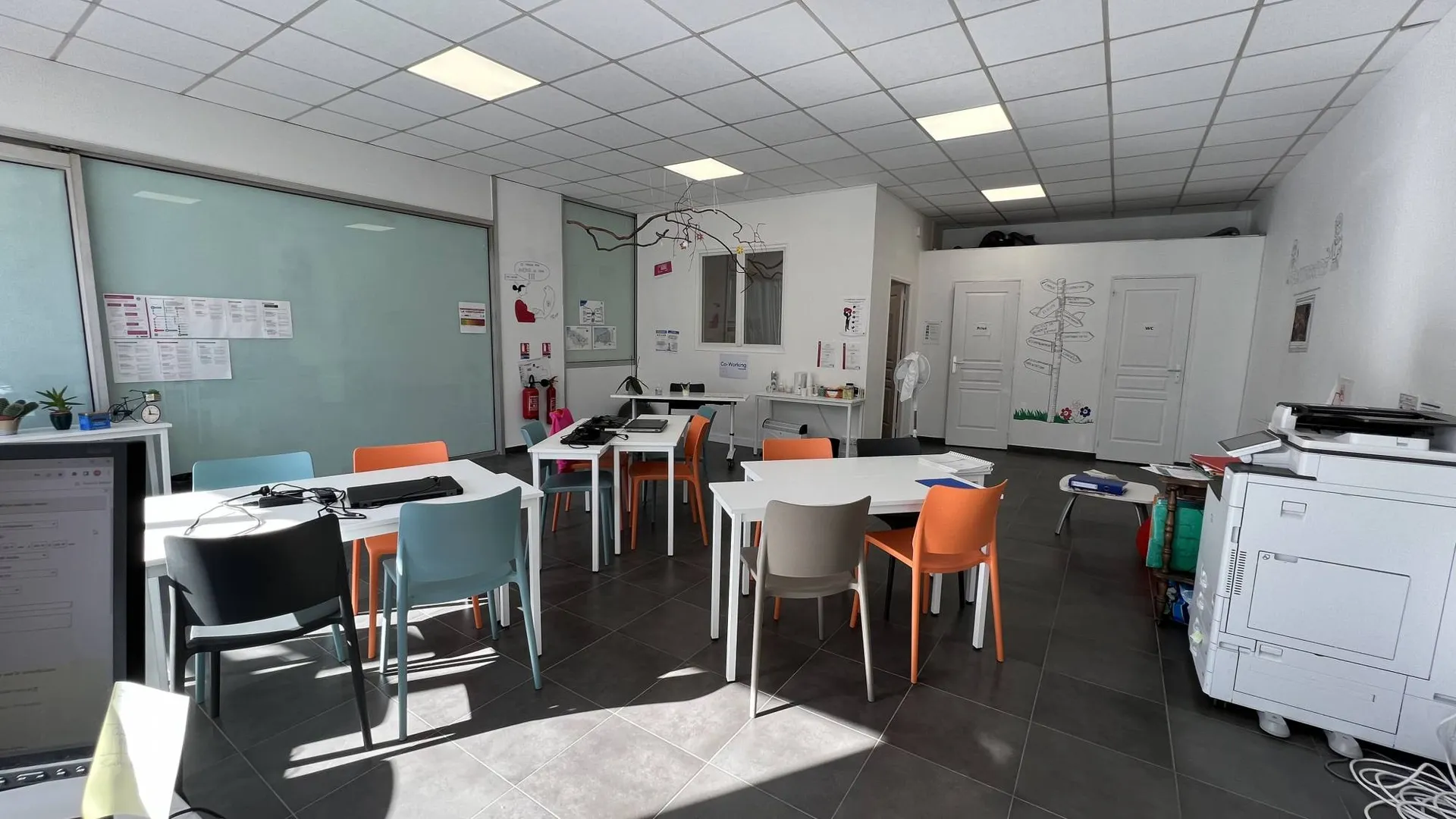 entrepôts et bureau d'une surface totale de 369m²