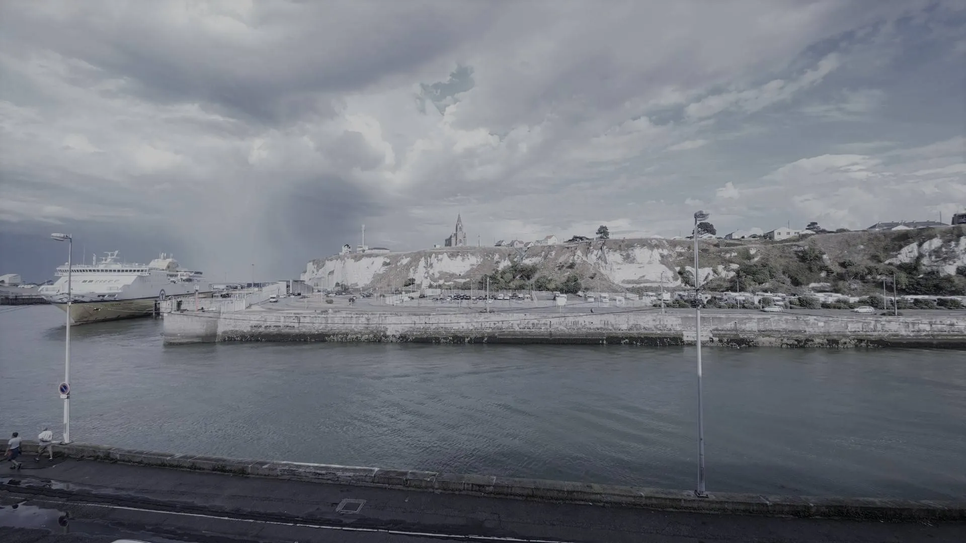 VENDU VUE PORT ET MER