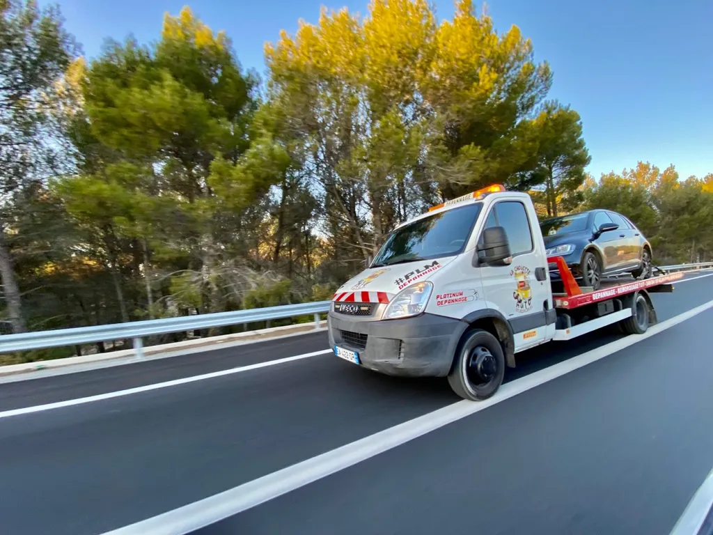  Remorquage Golf 7 après une sortie de route Carnoux platinum carrosserie 