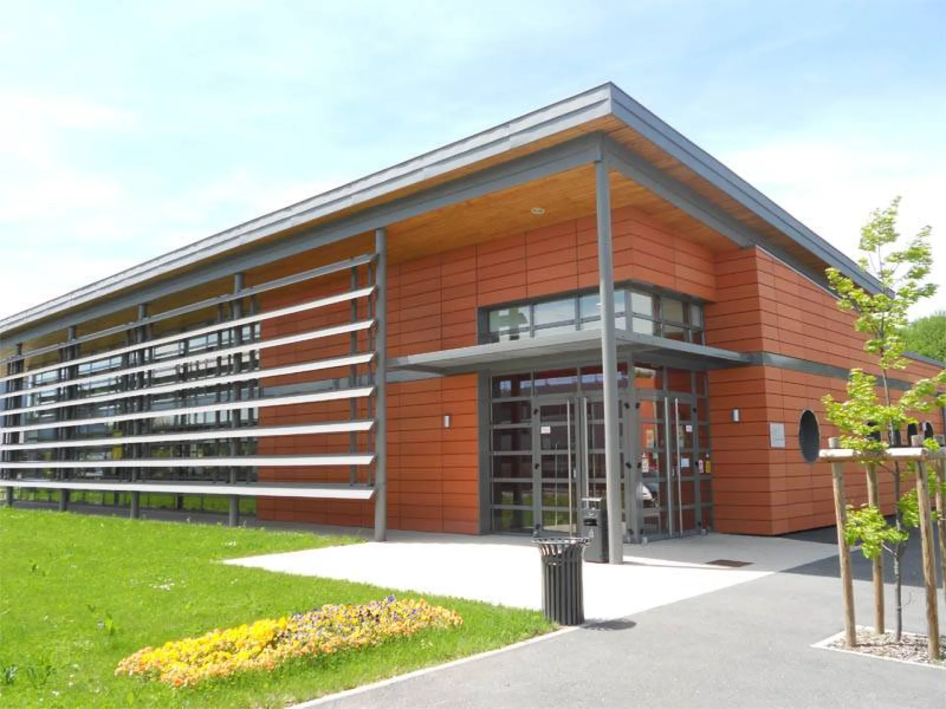 Instalation d'un Eco-digesteur pour le traitement des déchets alimentaires à la Cafétéria Carré Rouge à Villefontaine (38)