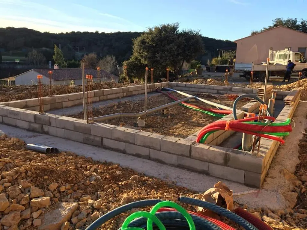 Construction de Garage à Aix-en-Provence : Fondations Solides et Savoir-Faire d'un Maçon Qualifié