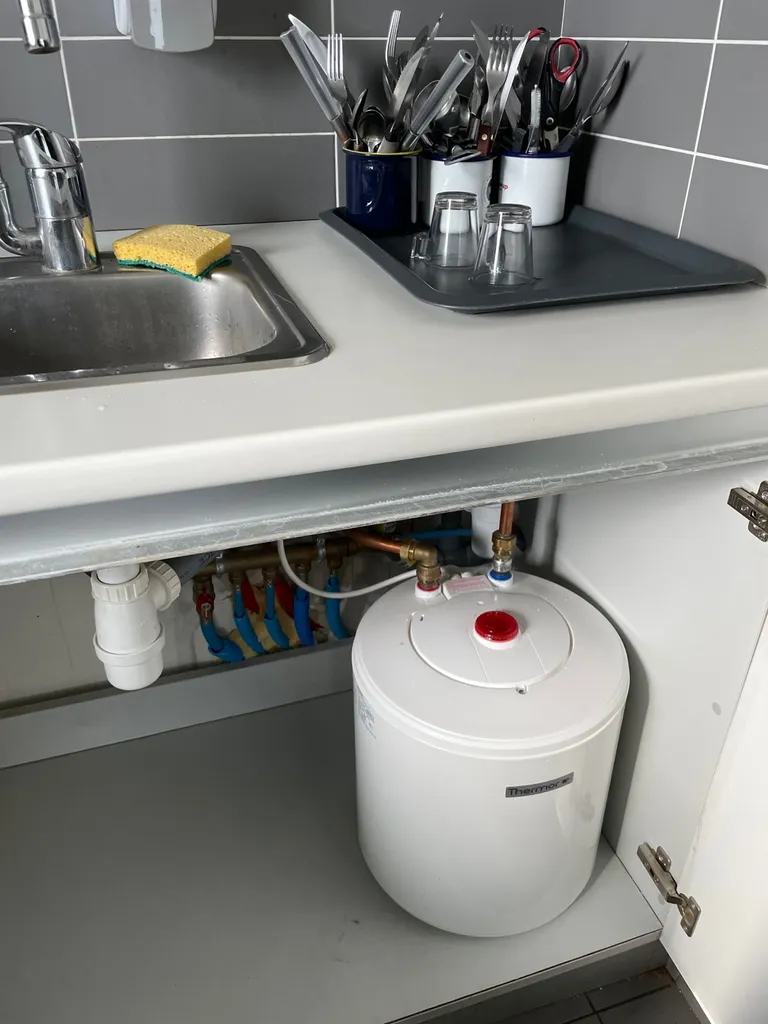 Dépannage de plomberie fuite d’eau sur tube cuivre à Tassin la demie lune proche du point du jour Lyon 5eme