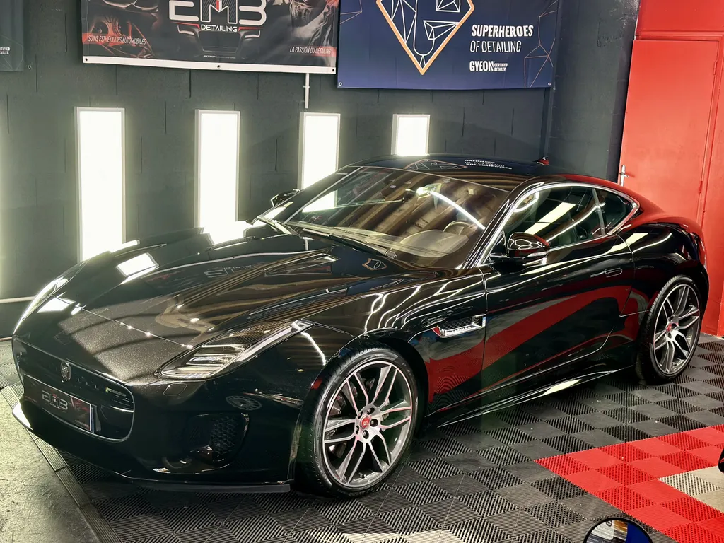 specialiste du traitement céramique sur Lyon detailing jaguar F-Type