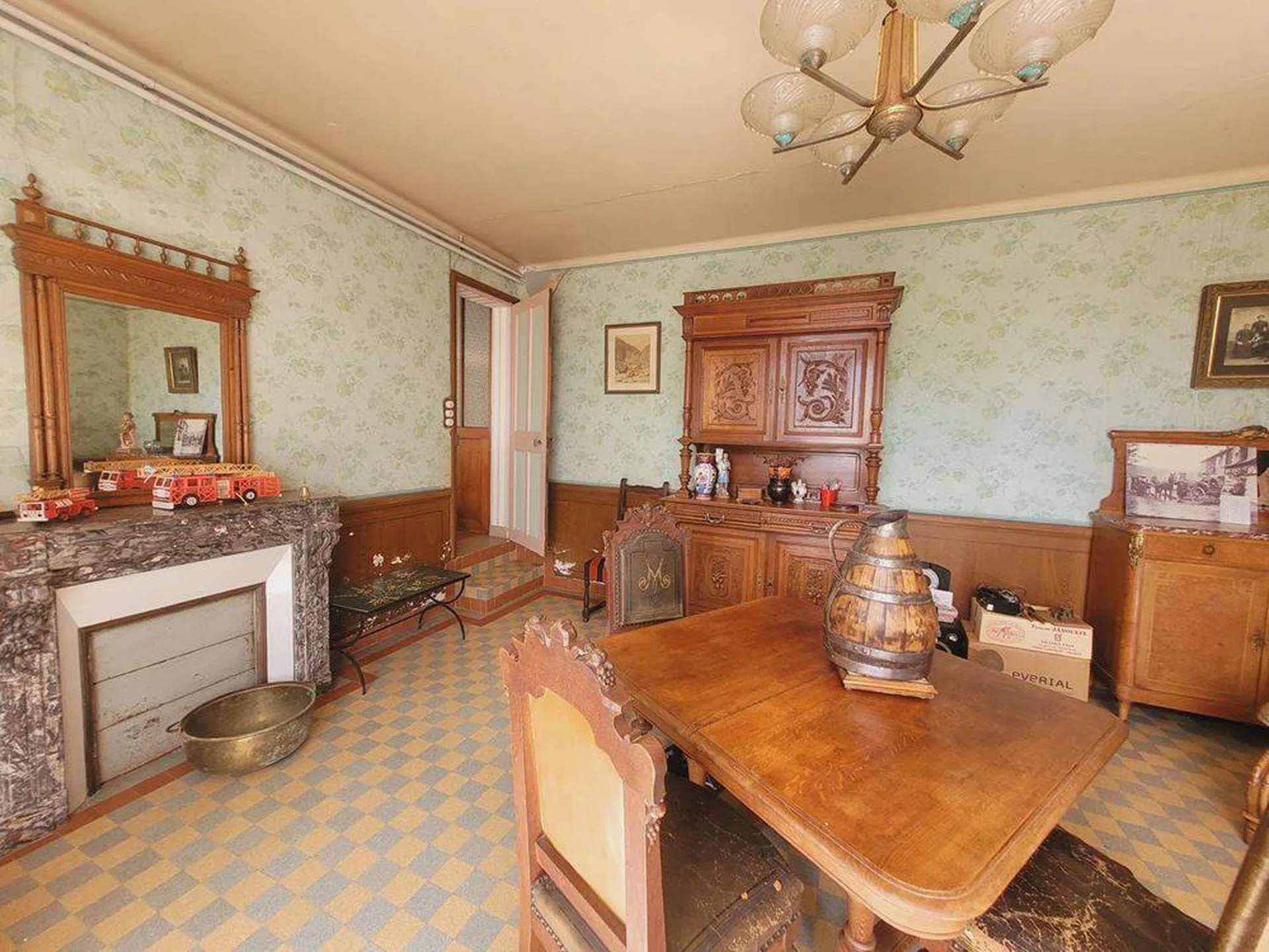 A vendre, Domaine avec Demeure en briques et ses annexes, installées sur une parcelle en nature d'herbages de presque 8 hectares, dans le Calvados 14.