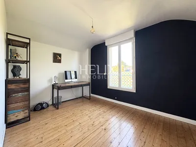 Orgeval, une jolie maison familiale 163,41M² habitable édifiée sur un terrain de 1057 M² à proximité du centre ville, des commerces, un cadre de vie alliant calme et tranquillité.